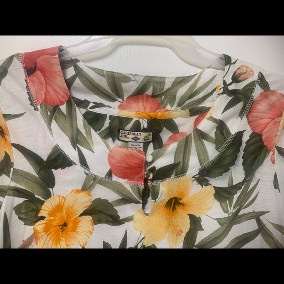 Caribbean Joe Floral Top. Size XL - Picture 4 of 7